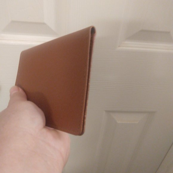 Louis Vuitton Taiga ID Card Holder - Picture 6 of 10